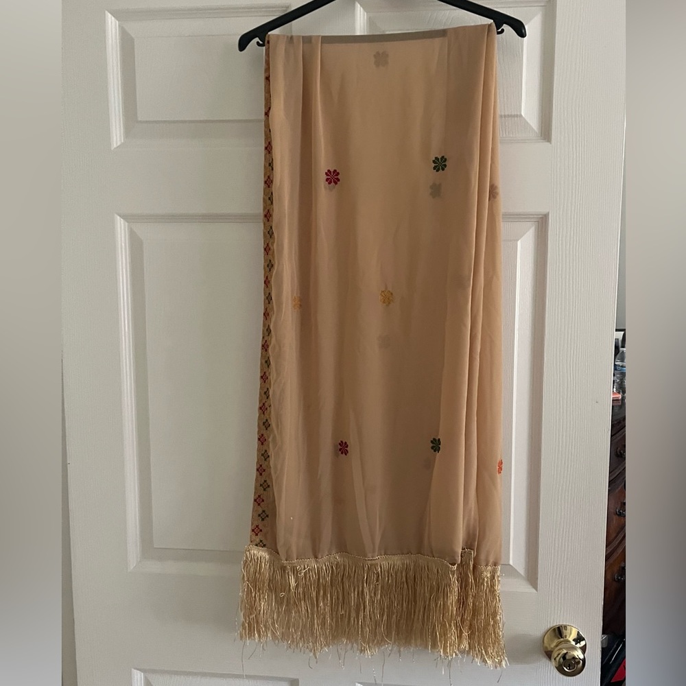 Palestinian sheel/mandeela/scarf/hijab - perfect to wear with a thobe or dress